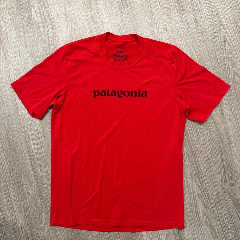 Patagonia Men's Red Logo t-shirt sz M